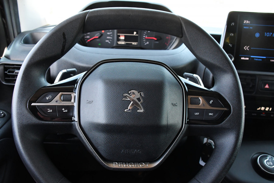 Peugeot Partner 1.5 BlueHDI L2 Black Edition Camera, Cruise, Stoelverwarming, 130PK, Automaat, Trekhaak, Stand kachel, Uniek!