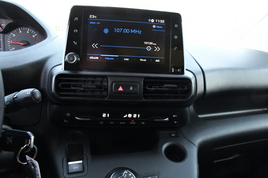Peugeot Partner 1.5 BlueHDI L2 Black Edition Camera, Cruise, Stoelverwarming, 130PK, Automaat, Trekhaak, Stand kachel, Uniek!