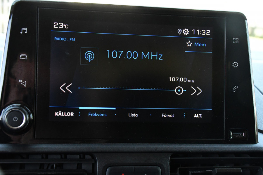 Peugeot Partner 1.5 BlueHDI L2 Black Edition Camera, Cruise, Stoelverwarming, 130PK, Automaat, Trekhaak, Stand kachel, Uniek!