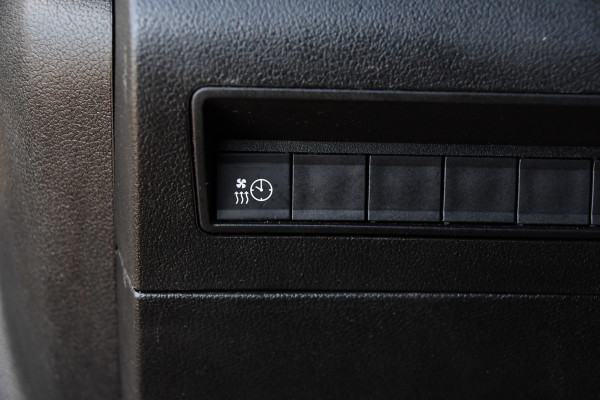 Peugeot Partner 1.5 BlueHDI L2 Black Edition Camera, Cruise, Stoelverwarming, 130PK, Automaat, Trekhaak, Stand kachel, Uniek!