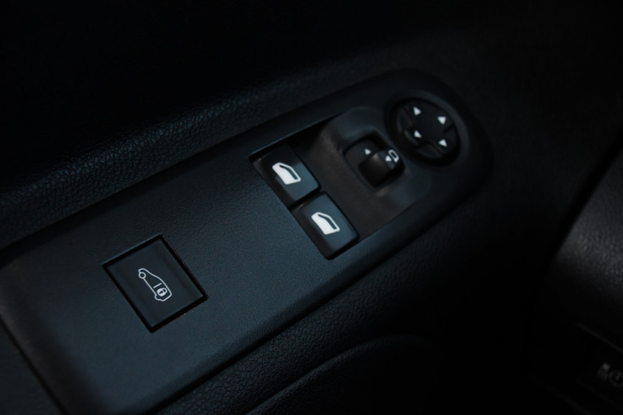 Peugeot Partner 1.5 BlueHDI L2 Black Edition Camera, Cruise, Stoelverwarming, 130PK, Automaat, Trekhaak, Stand kachel, Uniek!