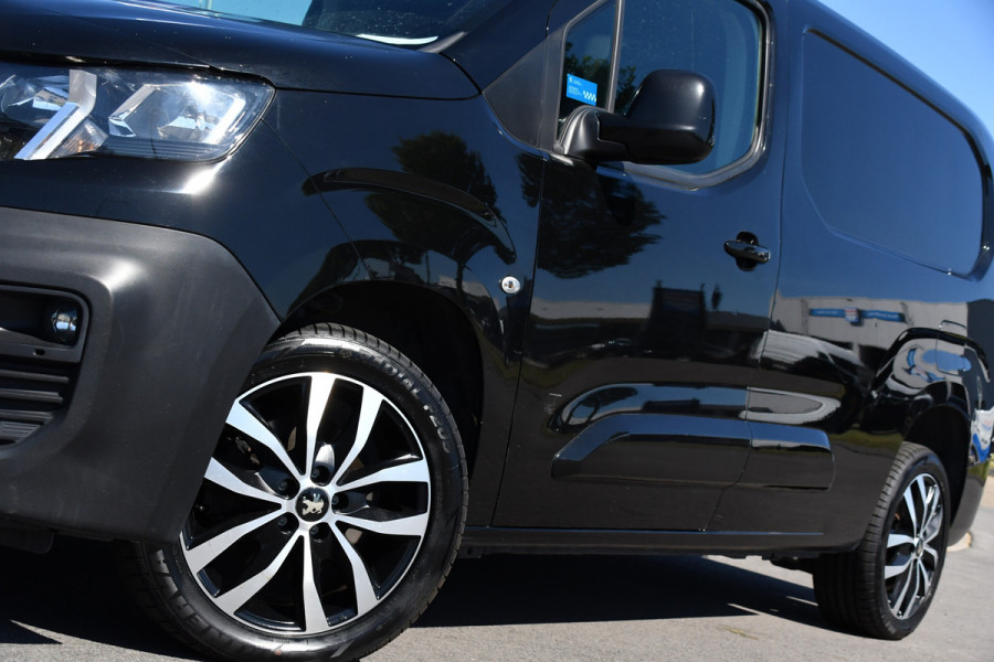 Peugeot Partner 1.5 BlueHDI L2 Black Edition Camera, Cruise, Stoelverwarming, 130PK, Automaat, Trekhaak, Stand kachel, Uniek!