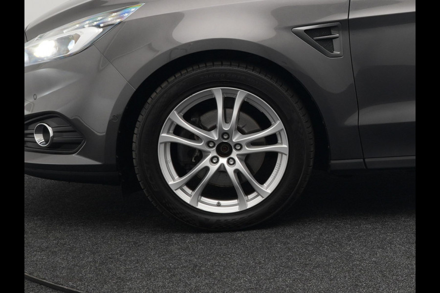 Ford S-Max 2.0 Titanium Automaat 7-Persoons | Trekhaak Afneembaar Panodak | Navigatie | Carplay | Sfeerverlichting | DAB | Camera | Cruise Control | Elektrische Achterklep |