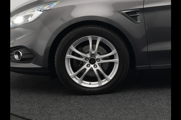 Ford S-Max 2.0 Titanium Automaat 7-Persoons | Trekhaak Afneembaar Panodak | Navigatie | Carplay | Sfeerverlichting | DAB | Camera | Cruise Control | Elektrische Achterklep |
