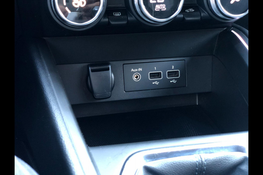 Renault Clio 1.0 TCe Intens | Navi, Camera, Carplay/Android, PDC, Cruise, DAB, Half leder | NAP | Dealeronderhouden |