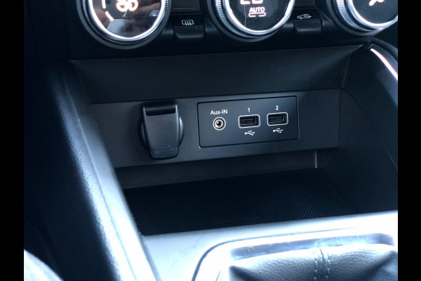 Renault Clio 1.0 TCe Intens | Navi, Camera, Carplay/Android, PDC, Cruise, DAB, Half leder | NAP | Dealeronderhouden |