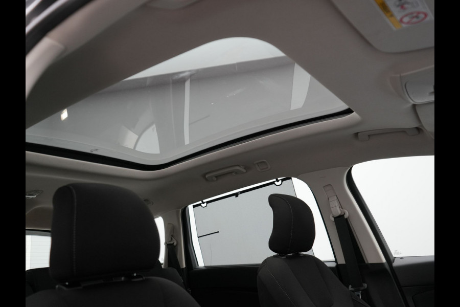 Ford S-Max 2.0 Titanium Automaat 7-Persoons | Trekhaak Afneembaar Panodak | Navigatie | Carplay | Sfeerverlichting | DAB | Camera | Cruise Control | Elektrische Achterklep |