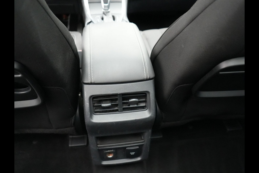 Ford S-Max 2.0 Titanium Automaat 7-Persoons | Trekhaak Afneembaar Panodak | Navigatie | Carplay | Sfeerverlichting | DAB | Camera | Cruise Control | Elektrische Achterklep |