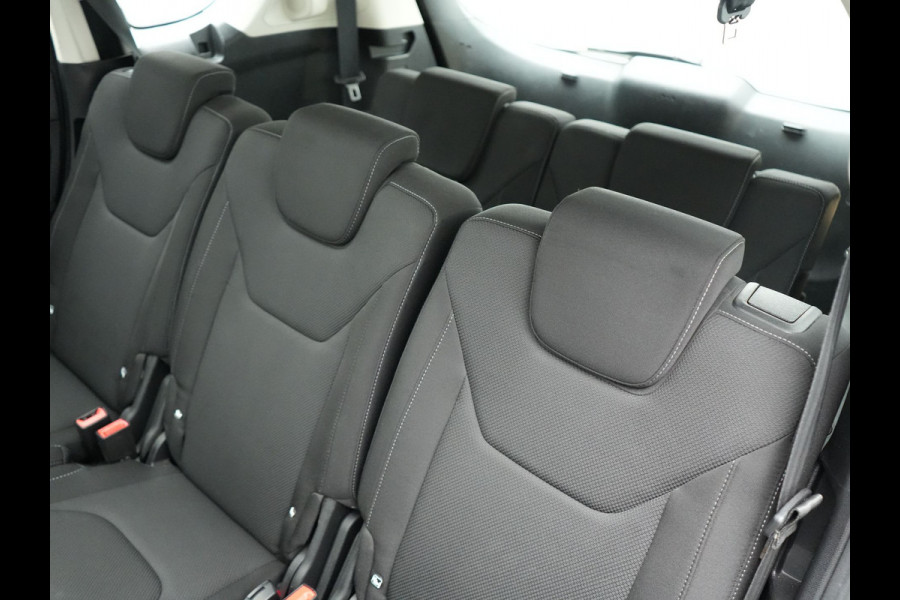 Ford S-Max 2.0 Titanium Automaat 7-Persoons | Trekhaak Afneembaar Panodak | Navigatie | Carplay | Sfeerverlichting | DAB | Camera | Cruise Control | Elektrische Achterklep |