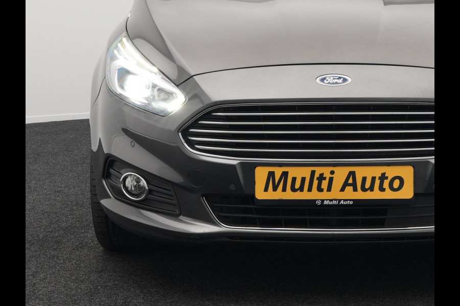 Ford S-Max 2.0 Titanium Automaat 7-Persoons | Trekhaak Afneembaar Panodak | Navigatie | Carplay | Sfeerverlichting | DAB | Camera | Cruise Control | Elektrische Achterklep |