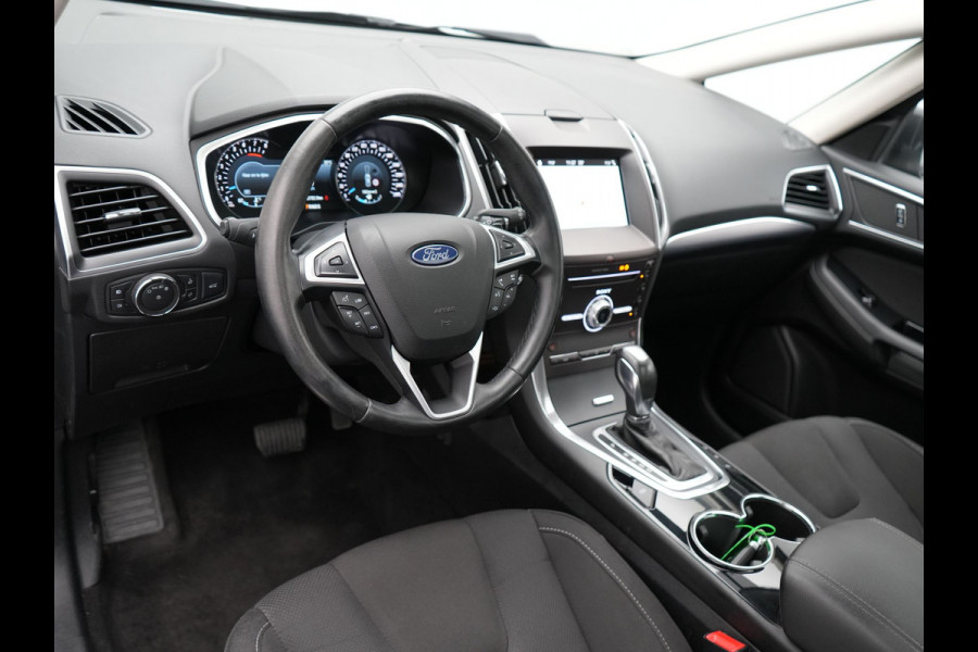 Ford S-Max 2.0 Titanium Automaat 7-Persoons | Trekhaak Afneembaar Panodak | Navigatie | Carplay | Sfeerverlichting | DAB | Camera | Cruise Control | Elektrische Achterklep |