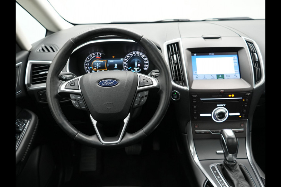 Ford S-Max 2.0 Titanium Automaat 7-Persoons | Trekhaak Afneembaar Panodak | Navigatie | Carplay | Sfeerverlichting | DAB | Camera | Cruise Control | Elektrische Achterklep |