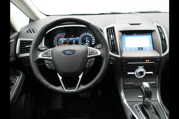 Ford S-Max 2.0 Titanium Automaat 7-Persoons | Trekhaak Afneembaar Panodak | Navigatie | Carplay | Sfeerverlichting | DAB | Camera | Cruise Control | Elektrische Achterklep |