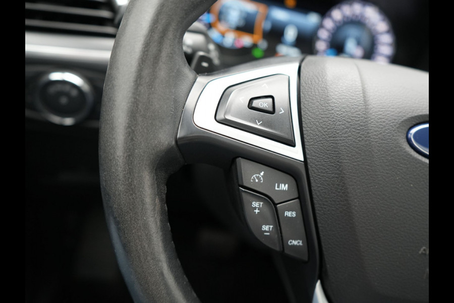 Ford S-Max 2.0 Titanium Automaat 7-Persoons | Trekhaak Afneembaar Panodak | Navigatie | Carplay | Sfeerverlichting | DAB | Camera | Cruise Control | Elektrische Achterklep |