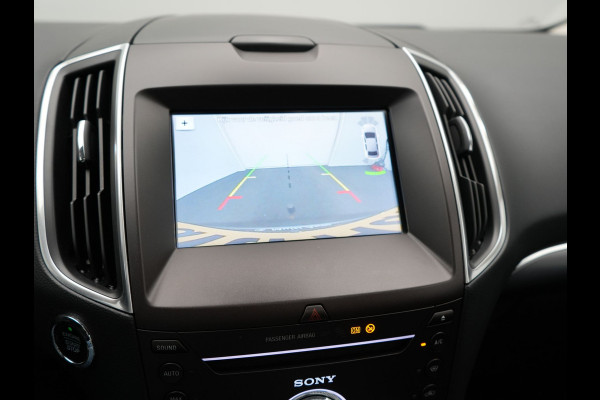 Ford S-Max 2.0 Titanium Automaat 7-Persoons | Trekhaak Afneembaar Panodak | Navigatie | Carplay | Sfeerverlichting | DAB | Camera | Cruise Control | Elektrische Achterklep |