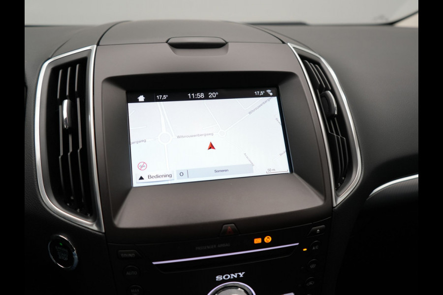 Ford S-Max 2.0 Titanium Automaat 7-Persoons | Trekhaak Afneembaar Panodak | Navigatie | Carplay | Sfeerverlichting | DAB | Camera | Cruise Control | Elektrische Achterklep |