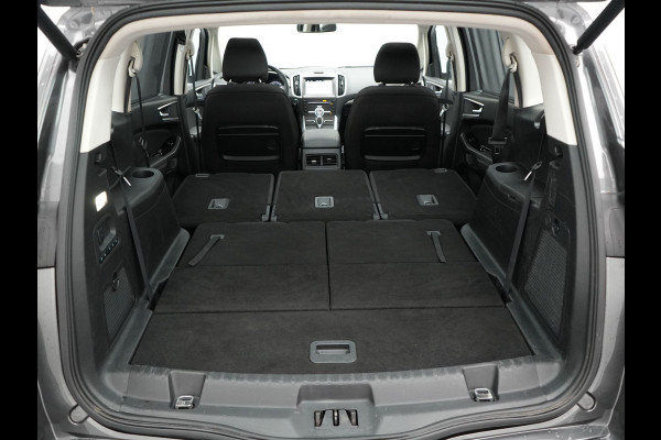 Ford S-Max 2.0 Titanium Automaat 7-Persoons | Trekhaak Afneembaar Panodak | Navigatie | Carplay | Sfeerverlichting | DAB | Camera | Cruise Control | Elektrische Achterklep |