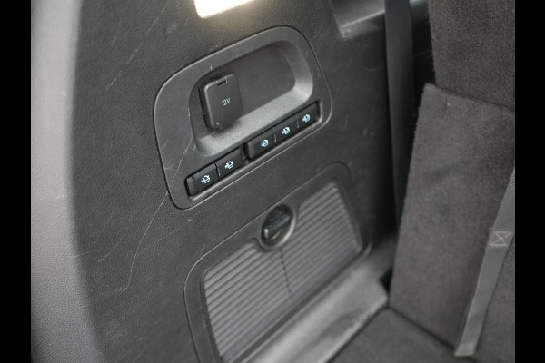 Ford S-Max 2.0 Titanium Automaat 7-Persoons | Trekhaak Afneembaar Panodak | Navigatie | Carplay | Sfeerverlichting | DAB | Camera | Cruise Control | Elektrische Achterklep |