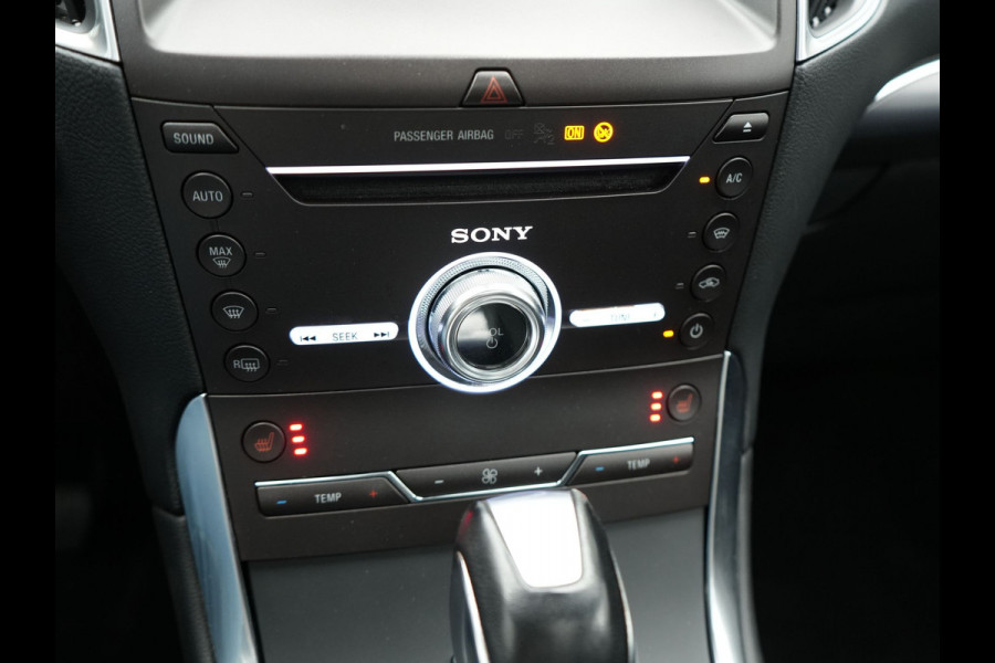Ford S-Max 2.0 Titanium Automaat 7-Persoons | Trekhaak Afneembaar Panodak | Navigatie | Carplay | Sfeerverlichting | DAB | Camera | Cruise Control | Elektrische Achterklep |