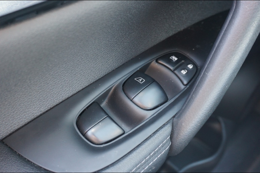 Nissan QASHQAI 116PK N-Connecta AUTOMAAT 360CAMERA | KEYLESS | PANO | STOELVERW