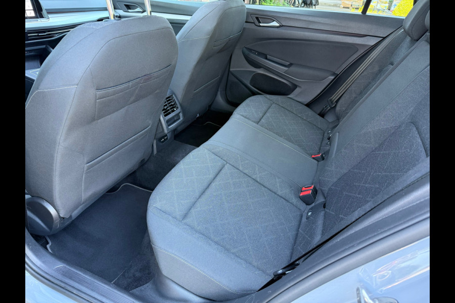 Volkswagen GOLF Variant 1.0 eTSI Life - Automaat - Navi - Panoramadak - Trekhaak - Org.NL
