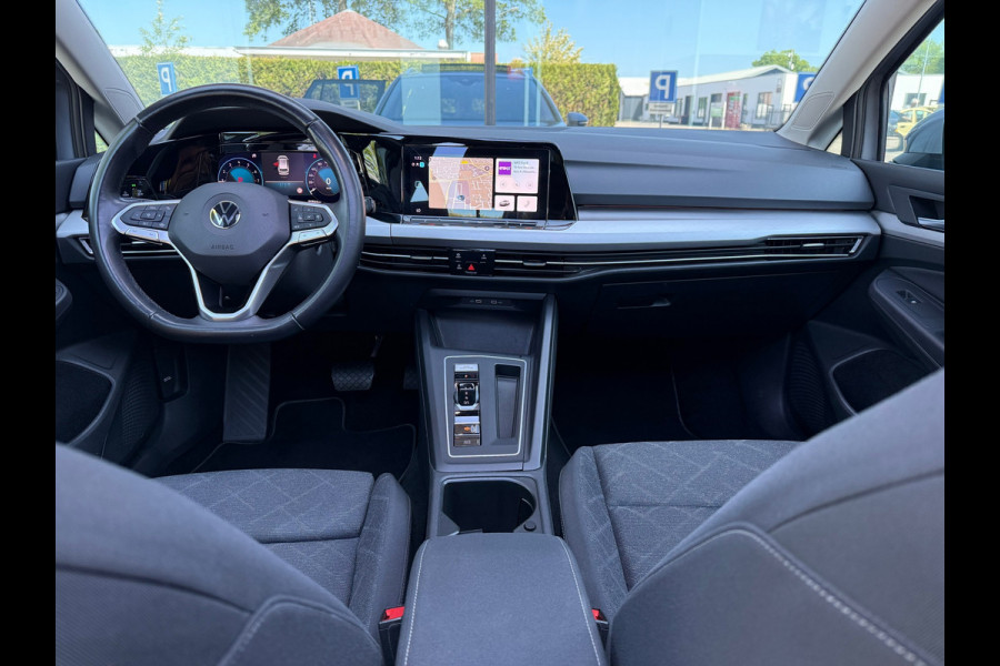 Volkswagen GOLF Variant 1.0 eTSI Life - Automaat - Navi - Panoramadak - Trekhaak - Org.NL