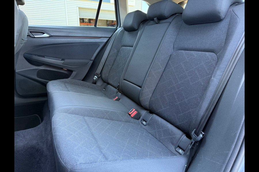 Volkswagen GOLF Variant 1.0 eTSI Life - Automaat - Navi - Panoramadak - Trekhaak - Org.NL