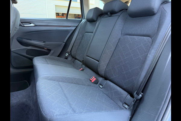 Volkswagen GOLF Variant 1.0 eTSI Life - Automaat - Navi - Panoramadak - Trekhaak - Org.NL