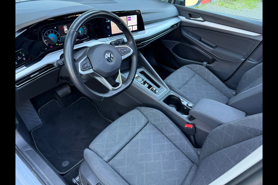 Volkswagen GOLF Variant 1.0 eTSI Life - Automaat - Navi - Panoramadak - Trekhaak - Org.NL