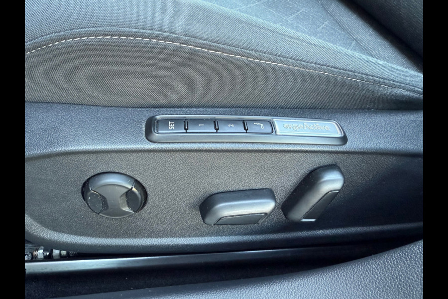 Volkswagen GOLF Variant 1.0 eTSI Life - Automaat - Navi - Panoramadak - Trekhaak - Org.NL