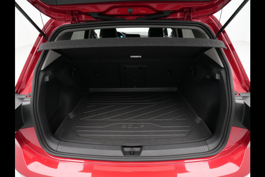Volkswagen Golf 1.5 TSI 130pk Style Navigatie Acc Pdc Led 111