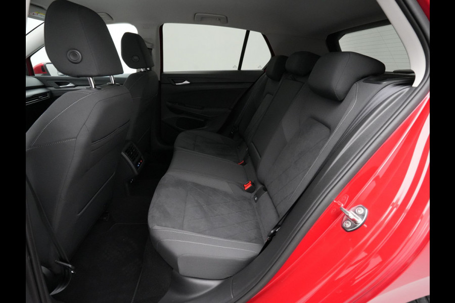 Volkswagen Golf 1.5 TSI 130pk Style Navigatie Acc Pdc Led 111