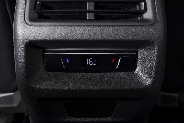 Volkswagen Tayron 1.5 eHybrid R-Line Edition - Automaat | Black Style Pakket | S/K-Panodak | Dig. Cockpit | Adapt. Cruise | Stoel-+Stuurverw. | PDC | Camera | App. Connect | ECC | Elek. Klep | DAB | LM 20" | 3197