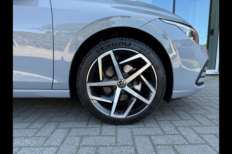 Volkswagen GOLF Variant 1.0 eTSI Life - Automaat - Navi - Panoramadak - Trekhaak - Org.NL