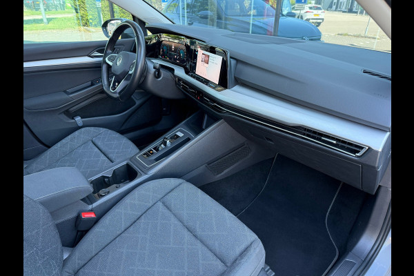 Volkswagen GOLF Variant 1.0 eTSI Life - Automaat - Navi - Panoramadak - Trekhaak - Org.NL