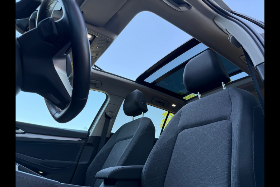 Volkswagen GOLF Variant 1.0 eTSI Life - Automaat - Navi - Panoramadak - Trekhaak - Org.NL