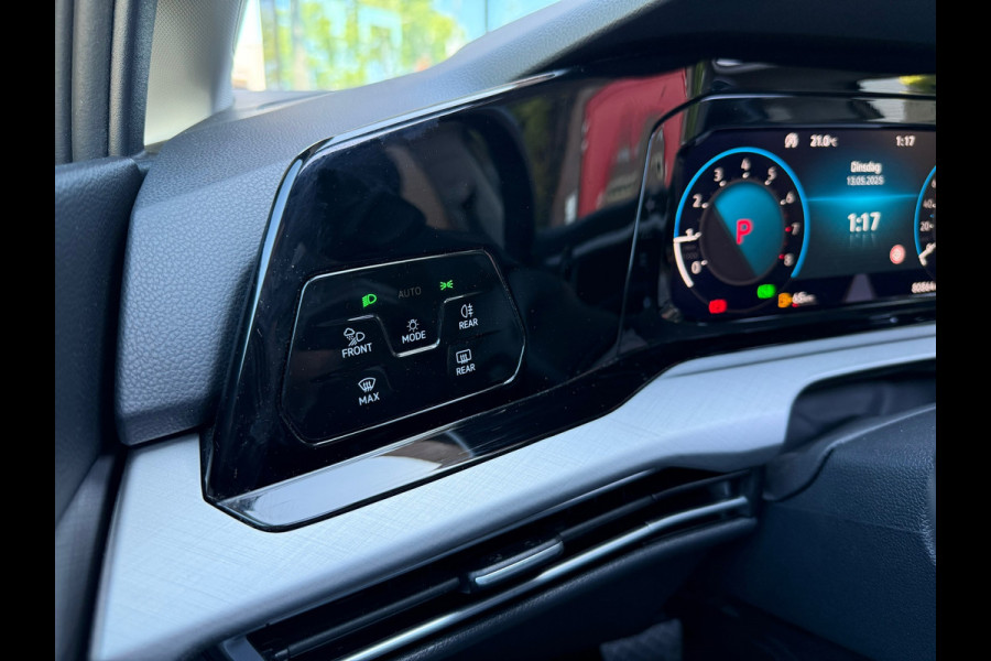 Volkswagen GOLF Variant 1.0 eTSI Life - Automaat - Navi - Panoramadak - Trekhaak - Org.NL