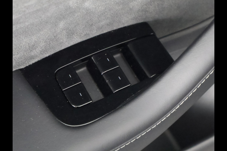 Tesla Model 3 Black Edition Standard RWD Plus 60 kWh | Navigatie | Panoramadak | Privacy Glass