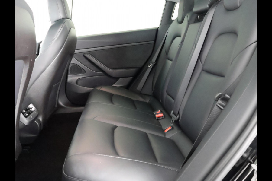 Tesla Model 3 Black Edition Standard RWD Plus 60 kWh | Navigatie | Panoramadak | Privacy Glass