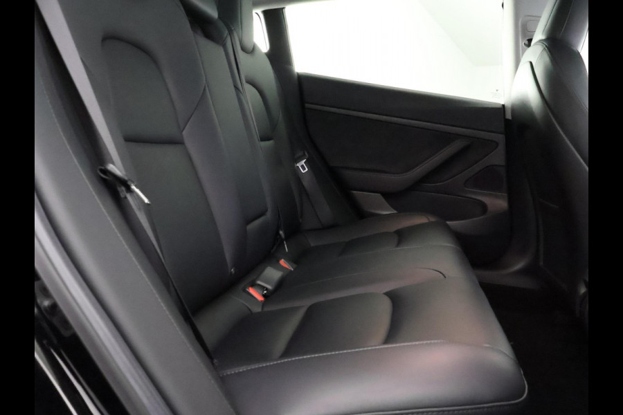 Tesla Model 3 Black Edition Standard RWD Plus 60 kWh | Navigatie | Panoramadak | Privacy Glass
