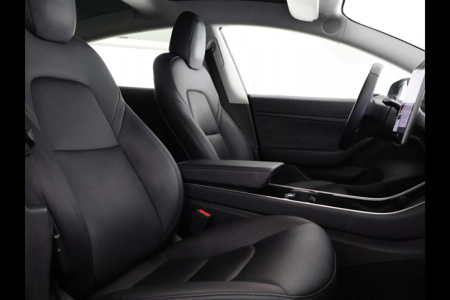 Tesla Model 3 Black Edition Standard RWD Plus 60 kWh | Navigatie | Panoramadak | Privacy Glass