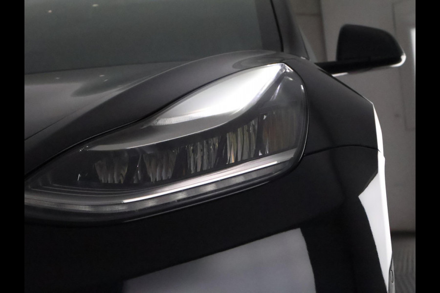 Tesla Model 3 Black Edition Standard RWD Plus 60 kWh | Navigatie | Panoramadak | Privacy Glass