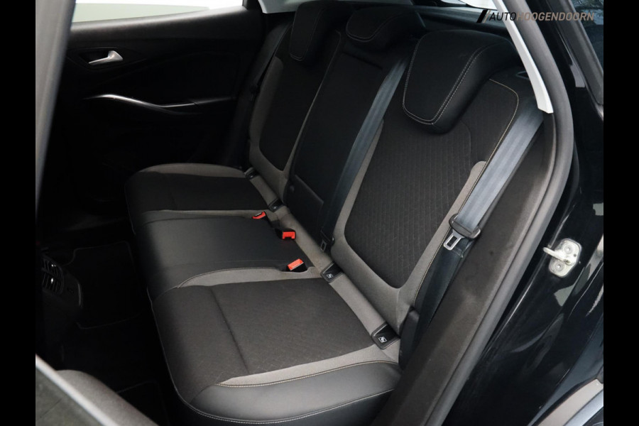 Opel Grandland X 1.2 Turbo Business Executive (APPLE CARPLAY,LED,DODEHOEK,KEYLESS,STUUR-STOELVERWARMING,PARKEERSENSOREN,TREKHAAK)