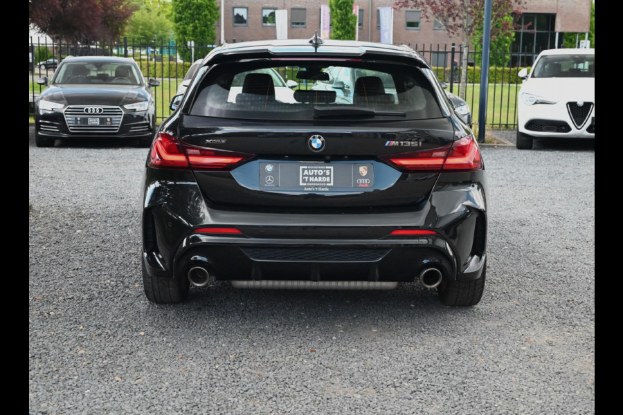 BMW 1-serie M135i xDrive High Executive 306 PK Dealer o.h. Adaptive Head Up Camera Keyless 18''