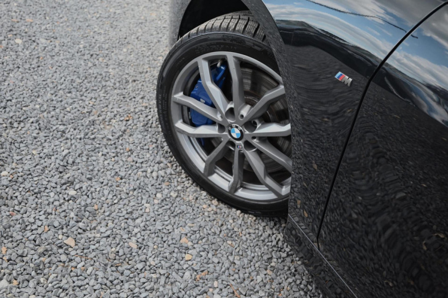 BMW 1-serie M135i xDrive High Executive 306 PK Dealer o.h. Adaptive Head Up Camera Keyless 18''
