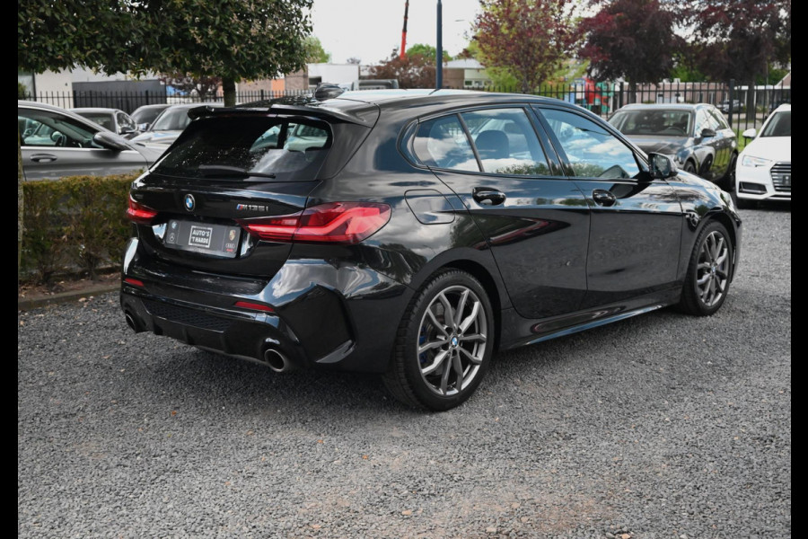 BMW 1-serie M135i xDrive High Executive 306 PK Dealer o.h. Adaptive Head Up Camera Keyless 18''