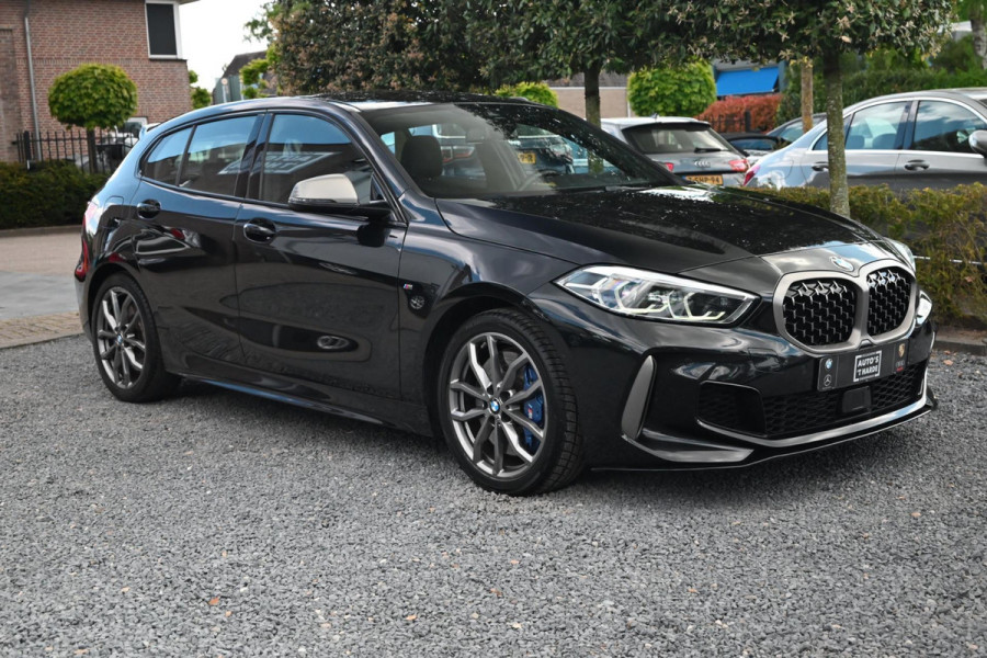 BMW 1-serie M135i xDrive High Executive 306 PK Dealer o.h. Adaptive Head Up Camera Keyless 18''