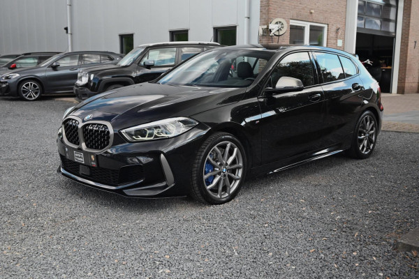 BMW 1-serie M135i xDrive High Executive 306 PK Dealer o.h. Adaptive Head Up Camera Keyless 18''