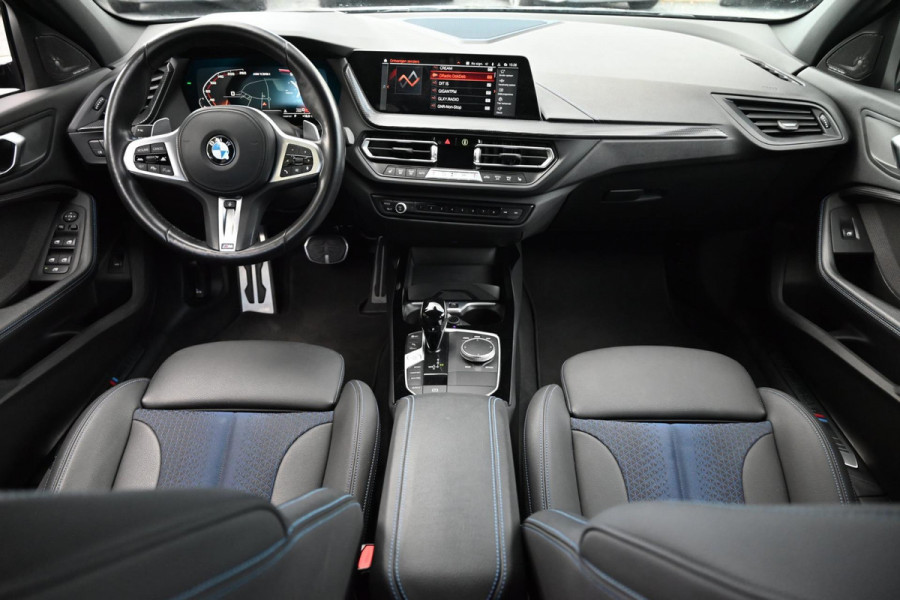 BMW 1-serie M135i xDrive High Executive 306 PK Dealer o.h. Adaptive Head Up Camera Keyless 18''