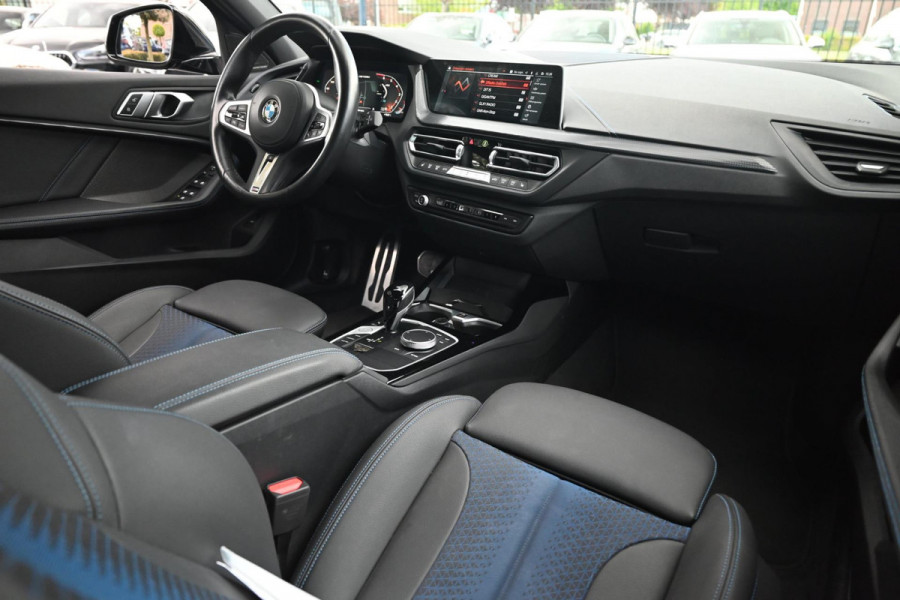 BMW 1-serie M135i xDrive High Executive 306 PK Dealer o.h. Adaptive Head Up Camera Keyless 18''